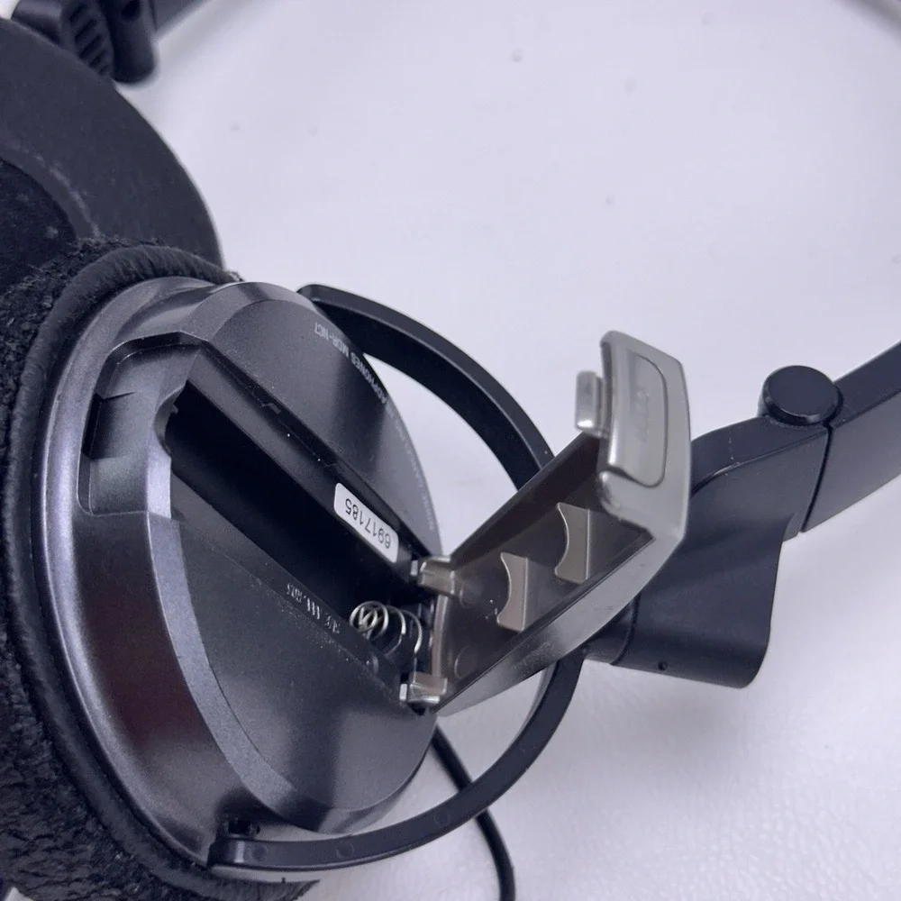 Sony MDR-NC7 Noise Canceling Headphones Wired Travel Over Ear Black‎
